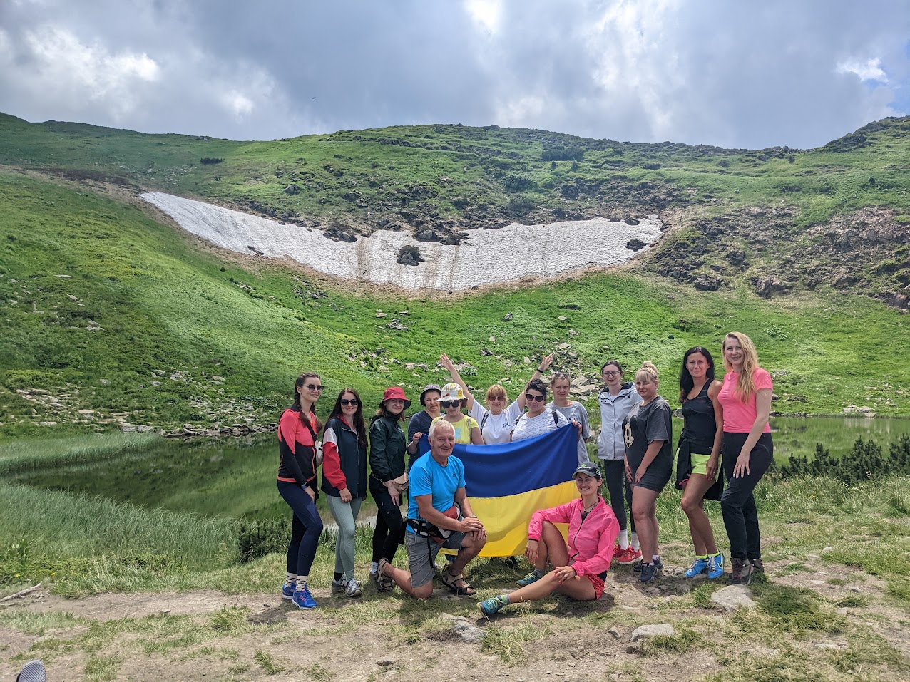 Компанія
